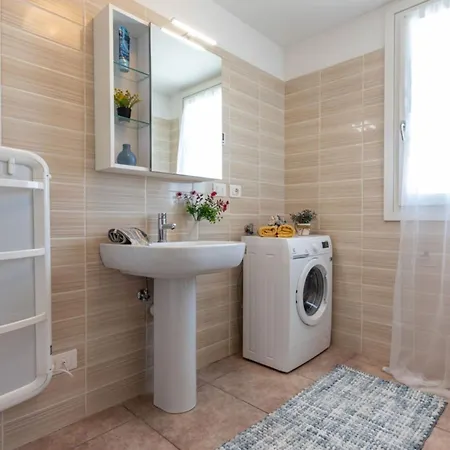 Apartament Modern In A With Pool