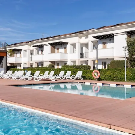 Modern In A With Pool דירה ביביונה